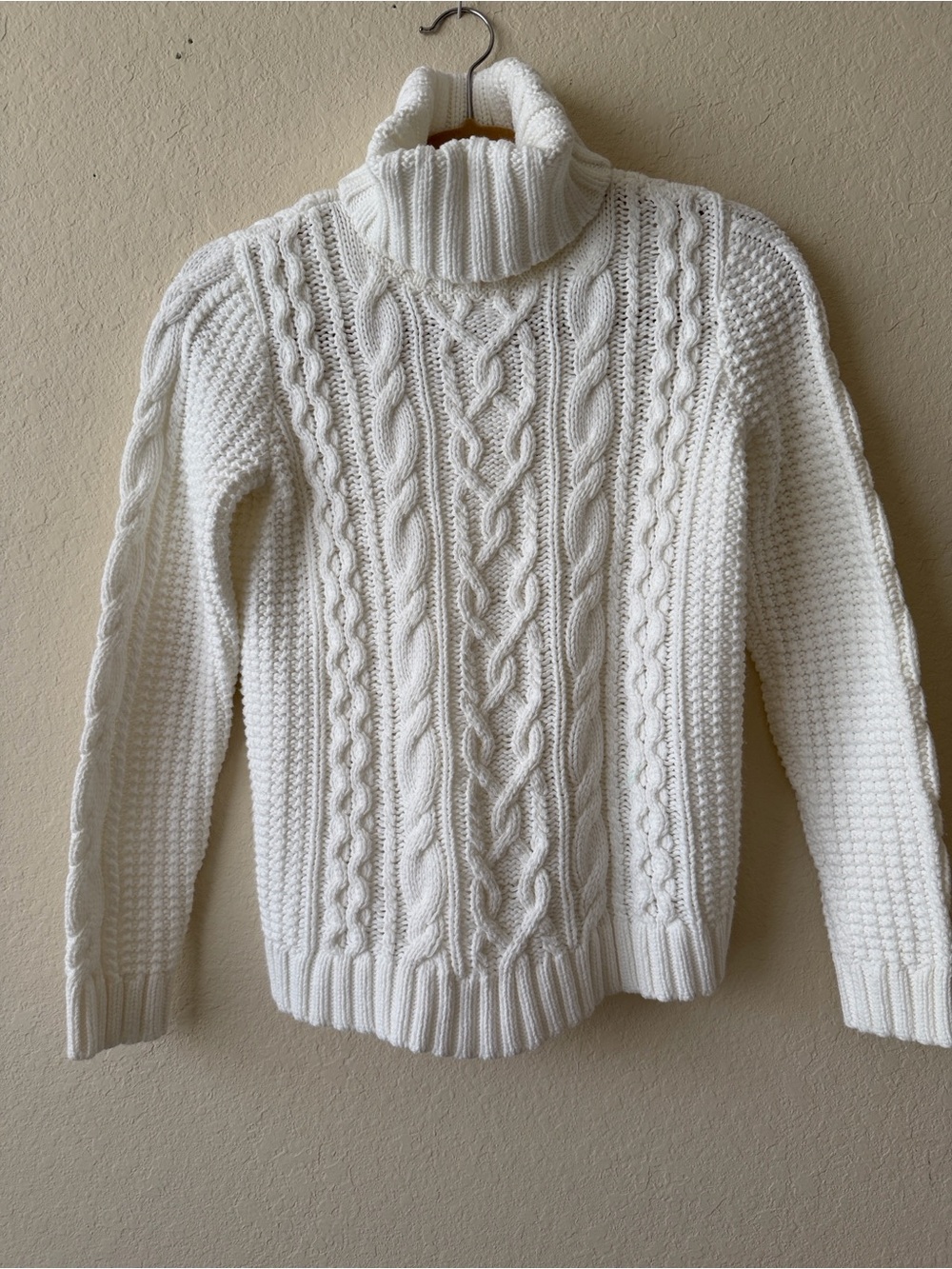 Chunky Cable-Knit Turtleneck Sweater - White
